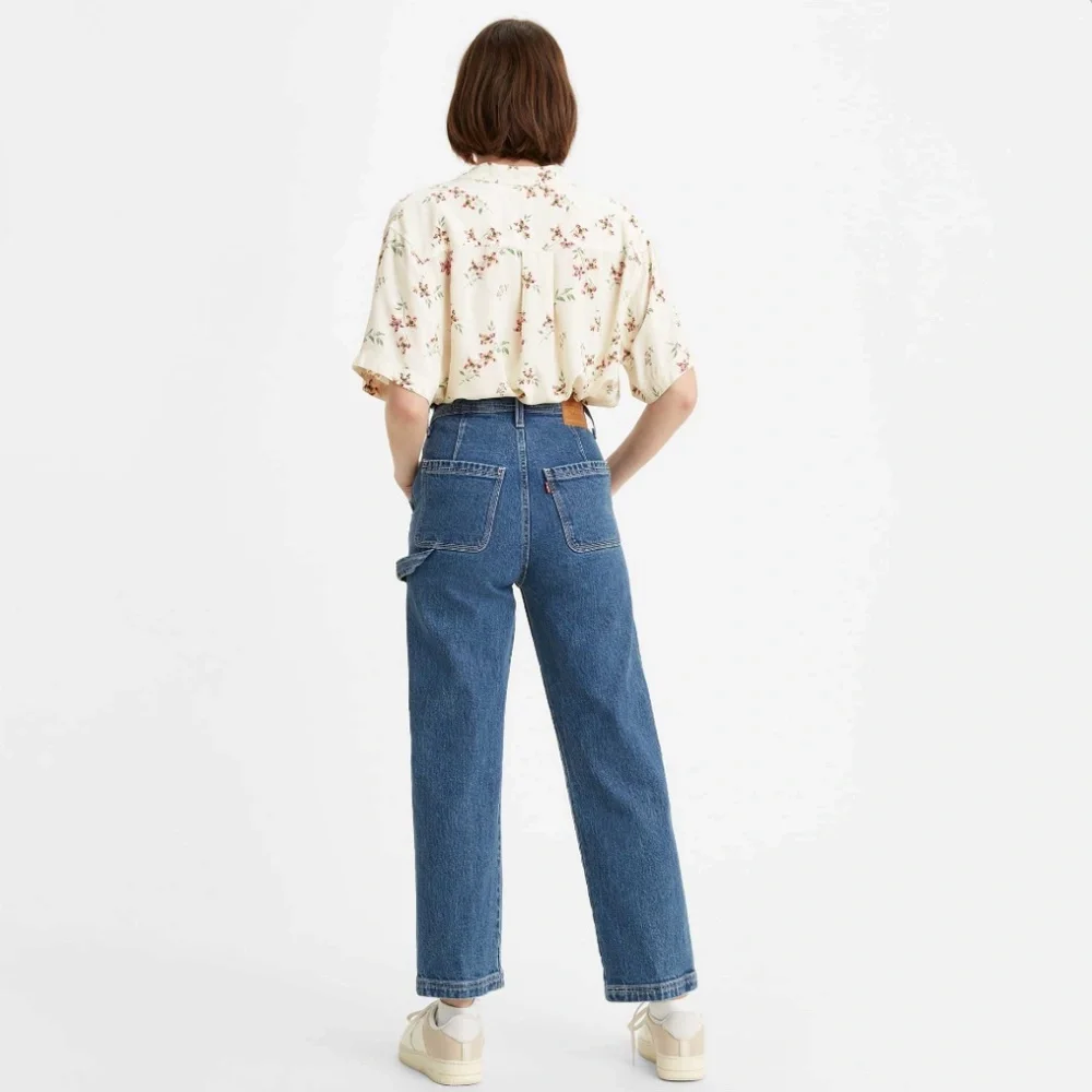 Levi's High-Rise Wide Leg Jeans in Medium Blue - Picture 2 of 7